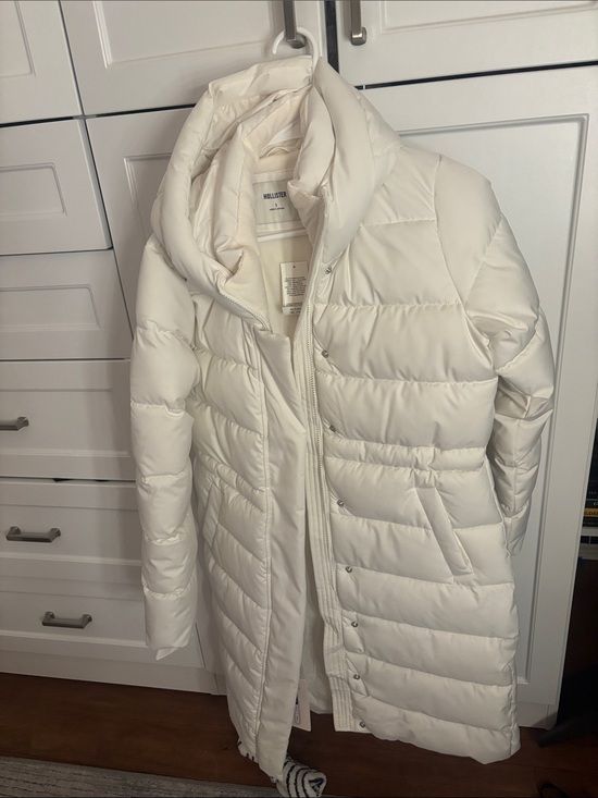 Hollister Jackets & Blazers - Hollister Women's Cream-White Quilted Puffer Coat